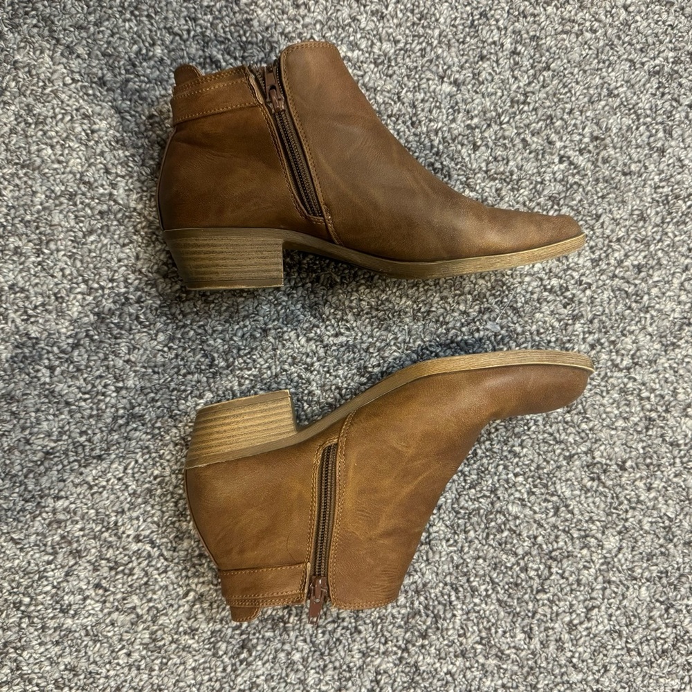 Steve Madden “Madden Girl” Bronco Bootie - Picture 6 of 7